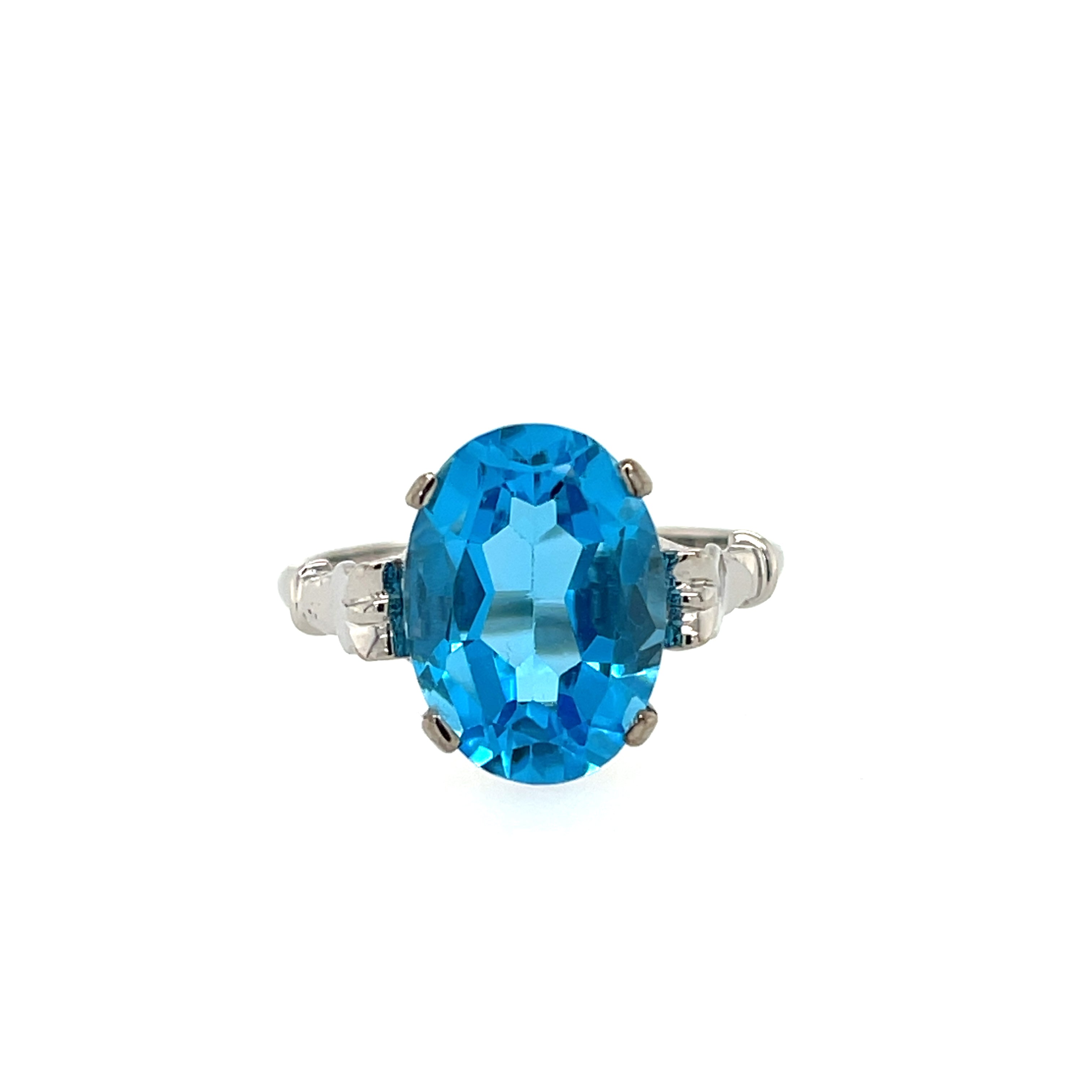 18ct White Gold 7.62ct Oval Blue Topaz Dress Ring