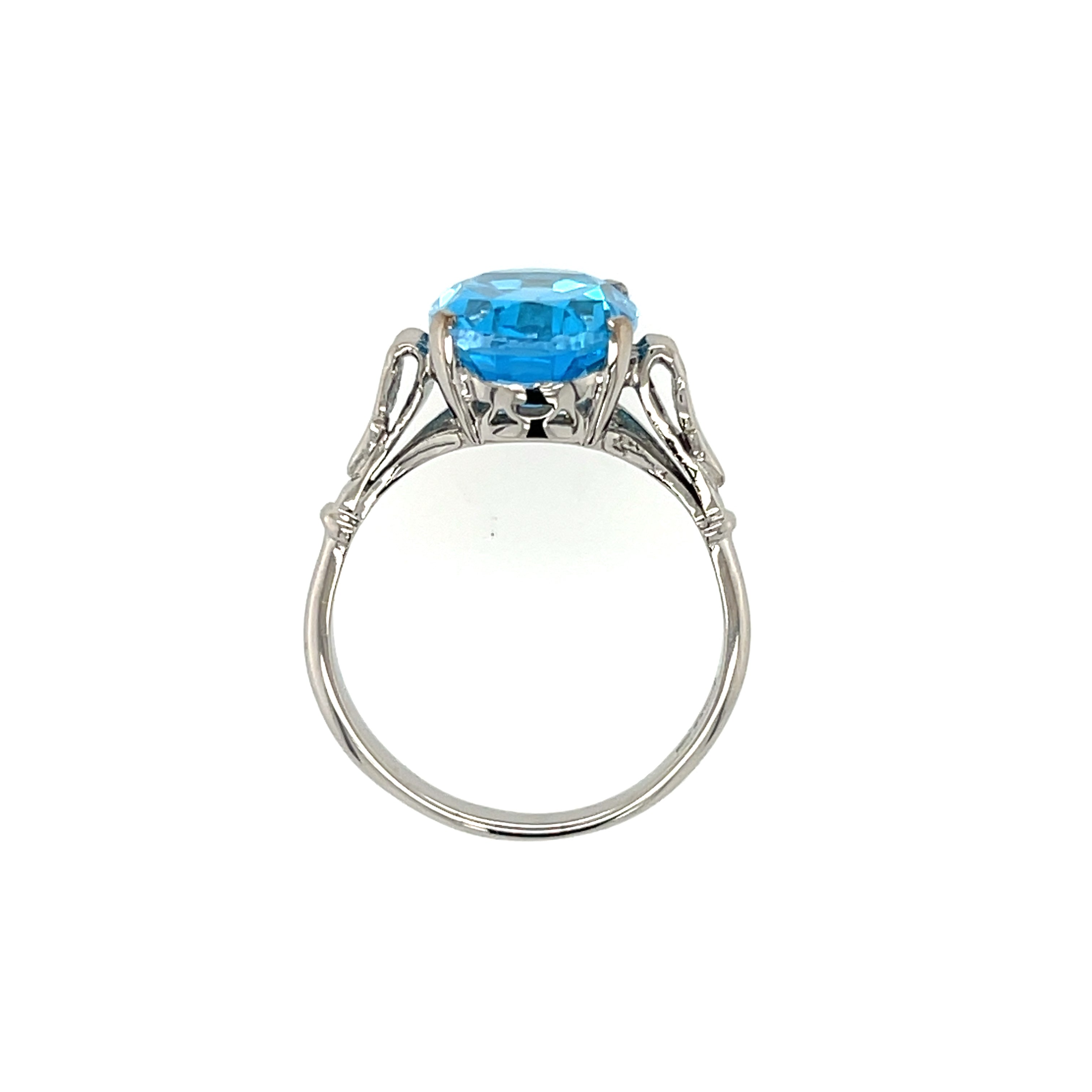 18ct White Gold 7.62ct Oval Blue Topaz Dress Ring