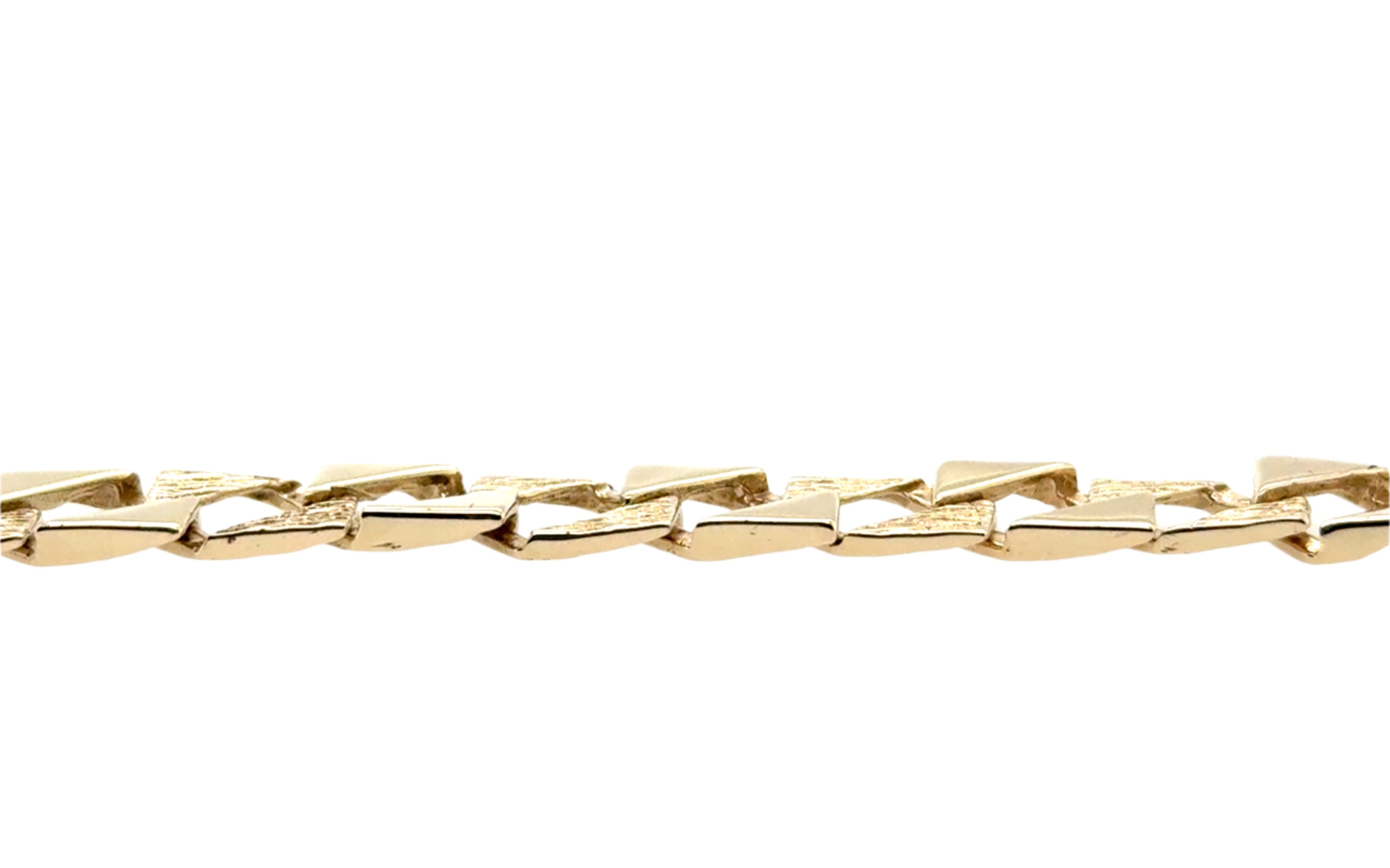 9ct Yellow Gold 8 Inch Pattern & Polish Square Curb Link Bracelet - 13.41g